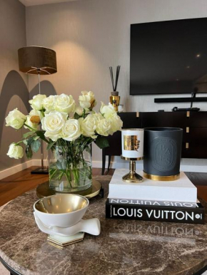 Chic Chelsea 2 bedroom beautiful river view